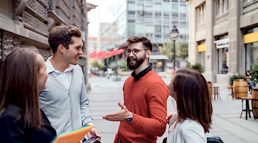 Almanca günler Türkçe okunuşları ve anlamlari