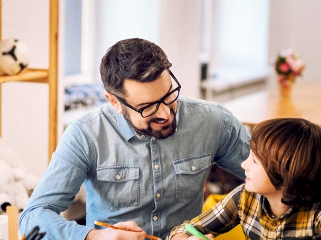 Çocuklar için İngilizce kursu konuşarak öğrenme