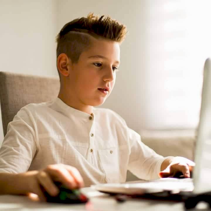 Gençler için İspanyolca kursu ortaokul öğrencisi