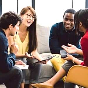 İngilizce konuşma kulübü ile istediğiniz kadar konuşma pratiği yapın