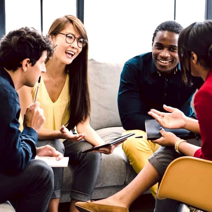 İngilizce konuşma kulübü ile istediğiniz kadar konuşma pratiği yapın